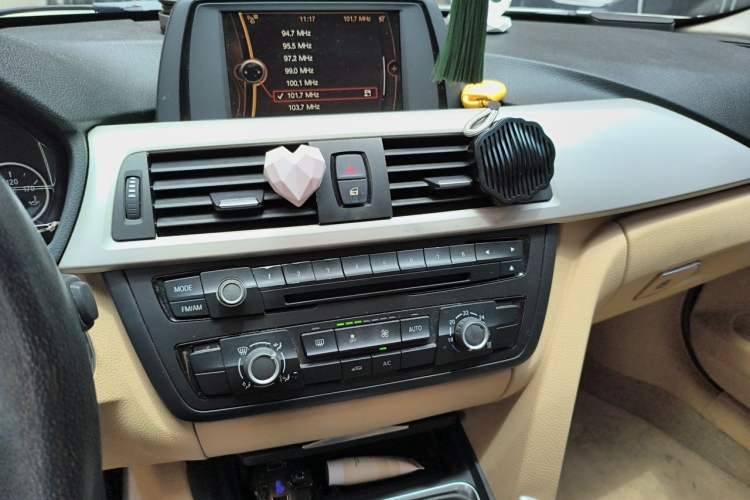 Used BMW 3 Series 2013 320i Active Edition Audio And AC Panel