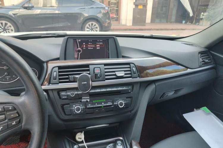 Used BMW 3 Series 2013 320Li Fashion Model Audio And AC Panel