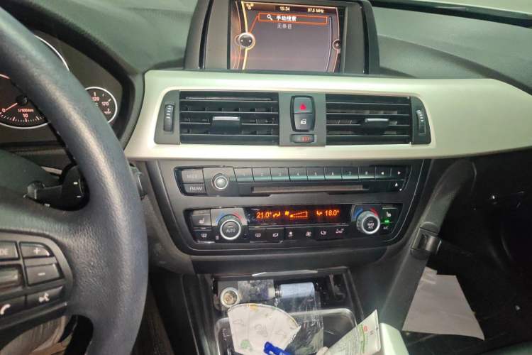 Used BMW 3 Series 2013 320i Sport Edition Audio And AC Panel