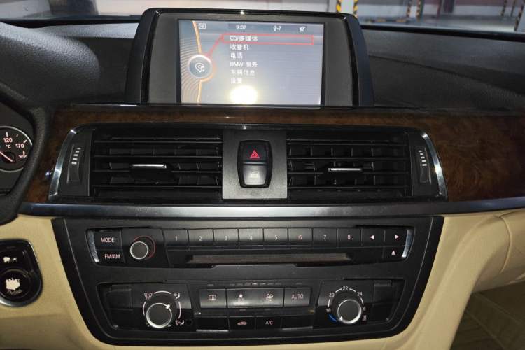 Used BMW 3 Series 2013 320Li Fashion Model Audio And AC Panel