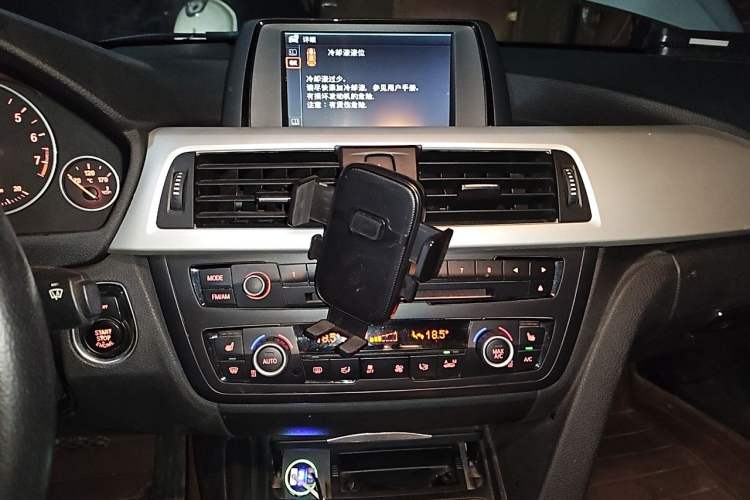 Used BMW 3 Series 2013 320i Sport Edition Audio And AC Panel