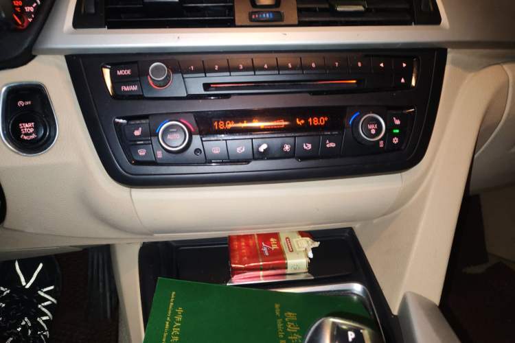 Used BMW 3 Series 2013 320i Sport Edition Audio And AC Panel