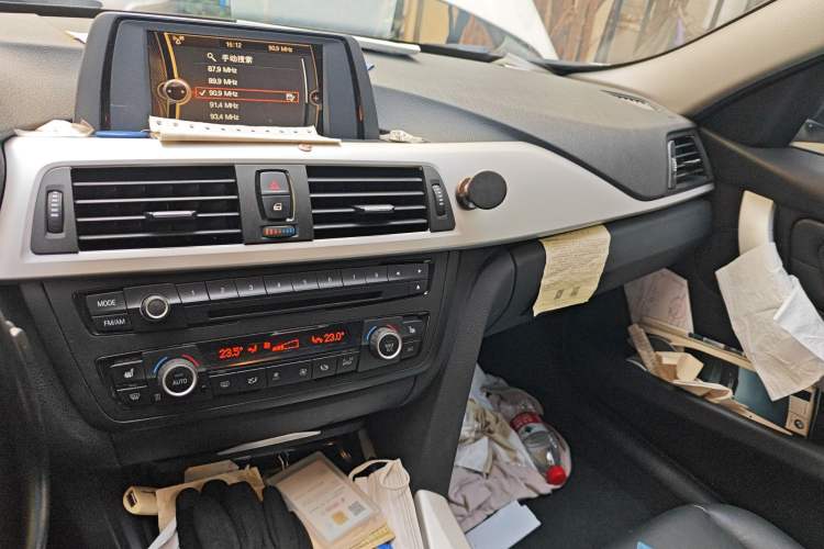 Used BMW 3 Series 2013 320i Sport Edition Audio And AC Panel