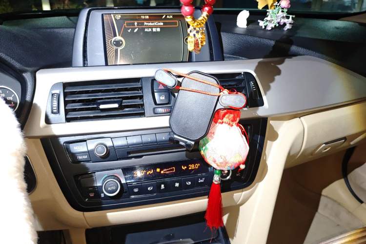 Used BMW 3 Series 2013 320Li Fashion Model Audio And AC Panel