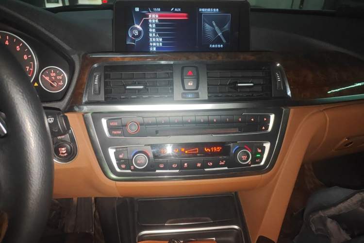 Used BMW 3 Series 2013 320Li Fashion Design Package Audio And AC Panel