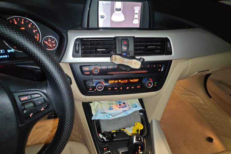 Used BMW 3 Series 2013 320Li Fashion Model Audio And AC Panel