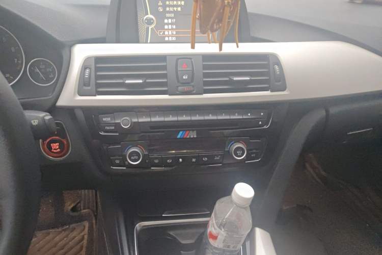 Used BMW 3 Series 2013 320Li Fashion Model Audio And AC Panel