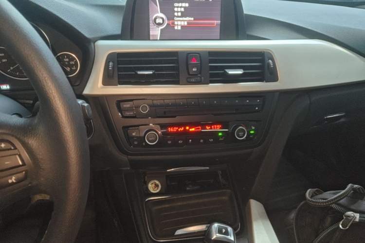 Used BMW 3 Series 2013 320i Sport Edition Audio And AC Panel