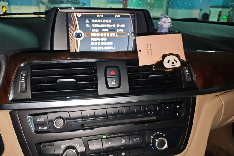 Used BMW 3 Series 2013 320Li Fashion Model Audio And AC Panel
