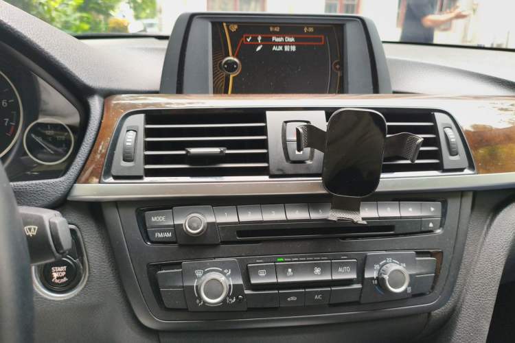 Used BMW 3 Series 2013 320Li Fashion Model Audio And AC Panel
