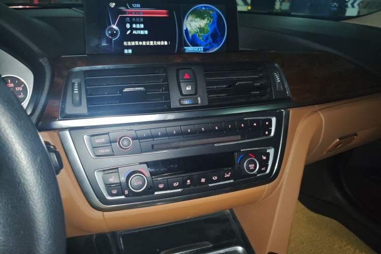 Used BMW 3 Series 2013 Facelift 320Li Fashion Design Package Audio And AC Panel