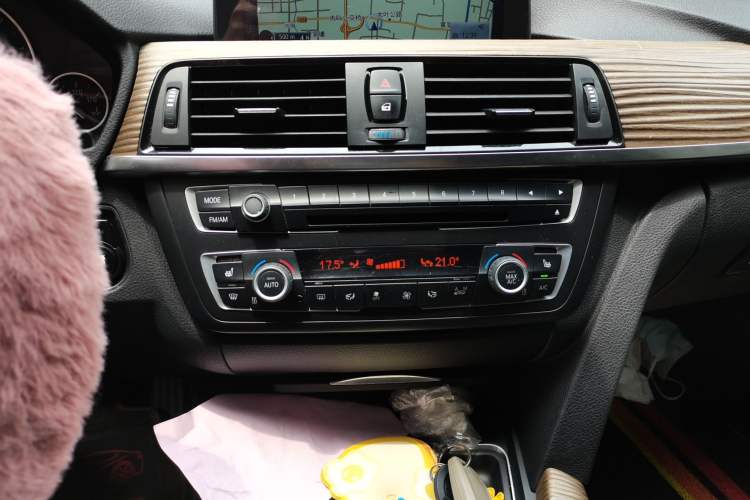 Used BMW 3 Series 2013 320Li Fashion Design Package Audio And AC Panel
