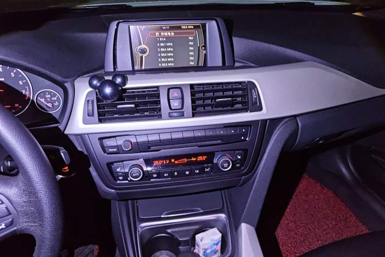 Used BMW 3 Series 2013 320i Sport Edition Audio And AC Panel