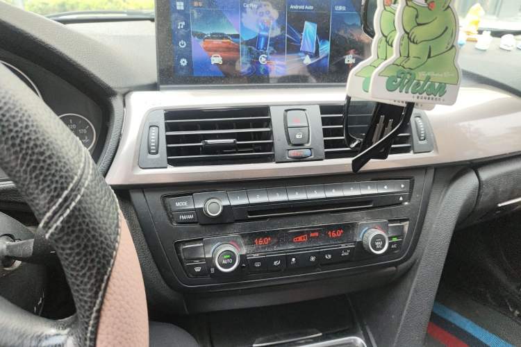 Used BMW 3 Series 2013 320Li Fashion Model Audio And AC Panel