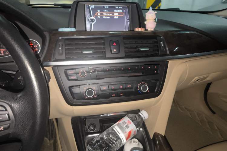 Used BMW 3 Series 2013 320Li Fashion Model Audio And AC Panel