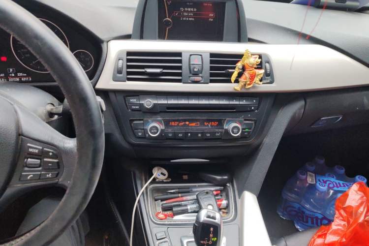 Used BMW 3 Series 2013 320Li Fashion Model Audio And AC Panel