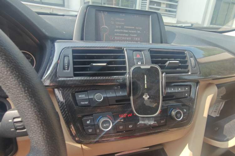 Used BMW 3 Series 2013 320i Sport Edition Audio And AC Panel