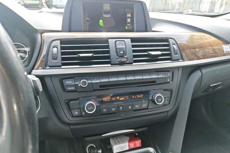 Used BMW 3 Series 2013 328Li Fashion Edition Audio And AC Panel