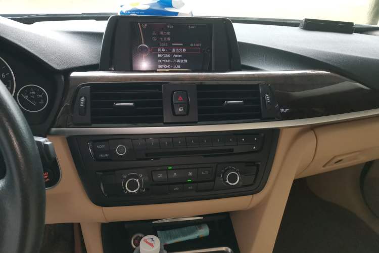 Used BMW 3 Series 2013 320Li Fashion Model Audio And AC Panel