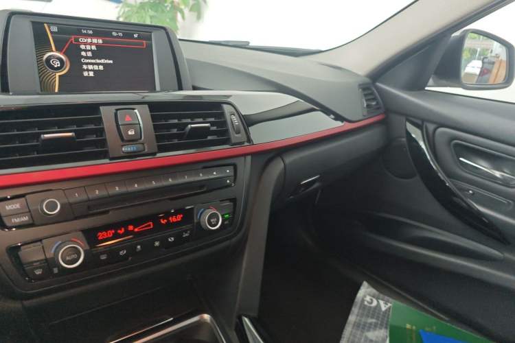 Used BMW 3 Series 2013 320i Sport Touring Edition Audio And AC Panel
