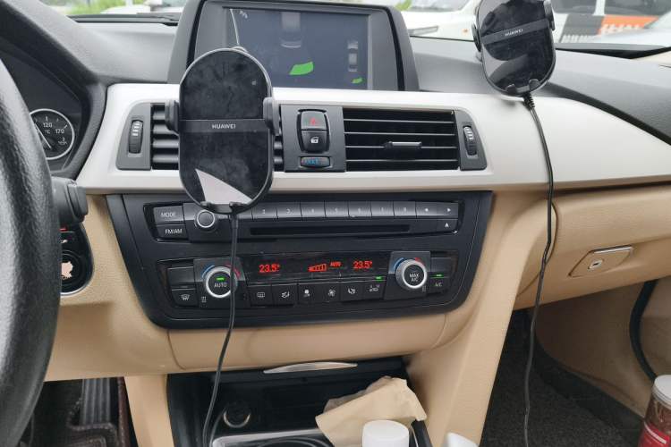 Used BMW 3 Series 2013 320Li Fashion Model Audio And AC Panel