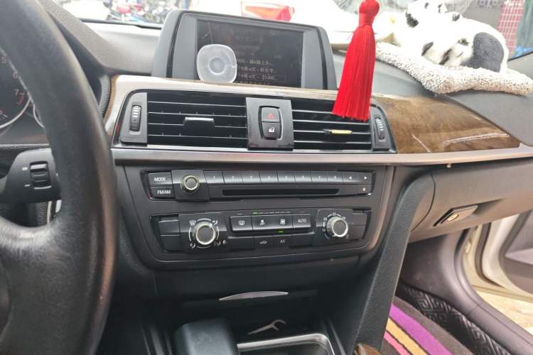 Used BMW 3 Series 2013 320Li Fashion Model Audio And AC Panel