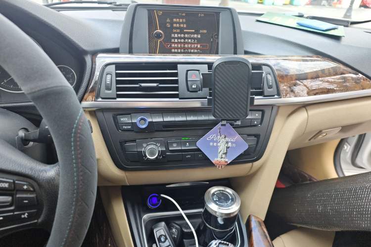 Used BMW 3 Series 2013 320i Sport Edition Audio And AC Panel