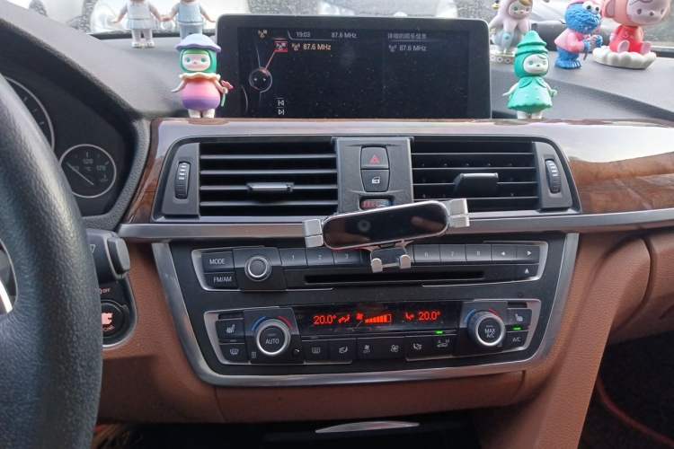Used BMW 3 Series 2013 Facelift 320Li Fashion Design Package Audio And AC Panel