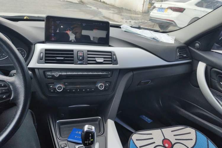 Used BMW 3 Series 2013 320i Sport Edition Audio And AC Panel