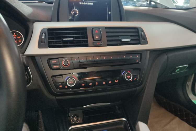 Used BMW 3 Series 2013 320i Sport Touring Edition Audio And AC Panel