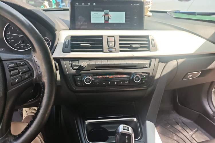 Used BMW 3 Series 2013 320i Sport Edition Audio And AC Panel