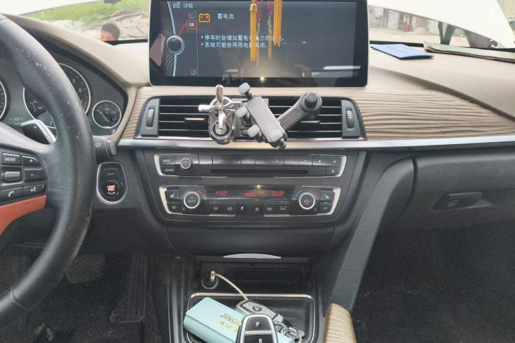 Used BMW 3 Series 2013 320Li Fashion Design Package Audio And AC Panel