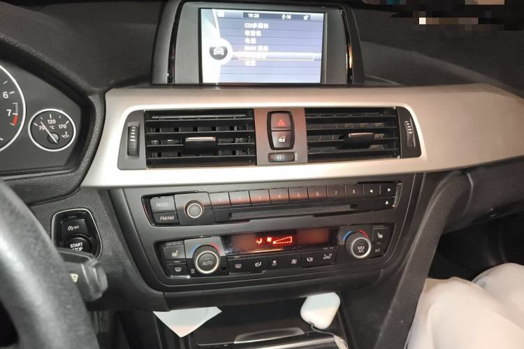 Used BMW 3 Series 2013 320i Sport Edition Audio And AC Panel