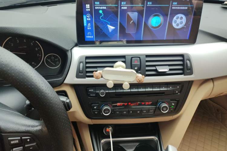 Used BMW 3 Series 2013 320i Sport Edition Audio And AC Panel