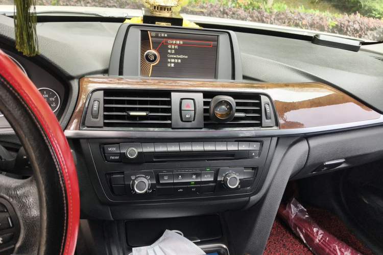 Used BMW 3 Series 2013 320Li Fashion Model Audio And AC Panel