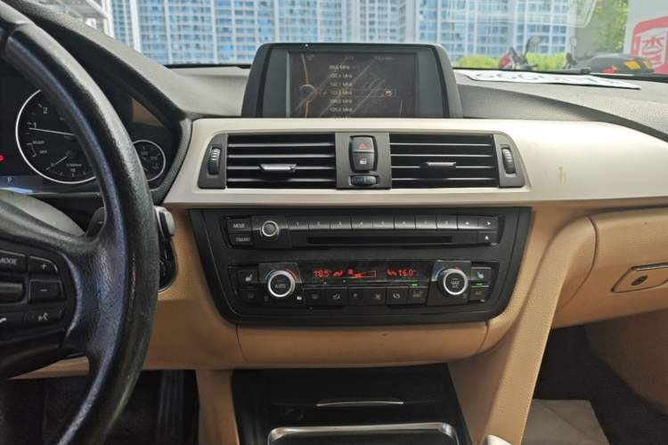 Used BMW 3 Series 2013 320i Sport Edition Audio And AC Panel