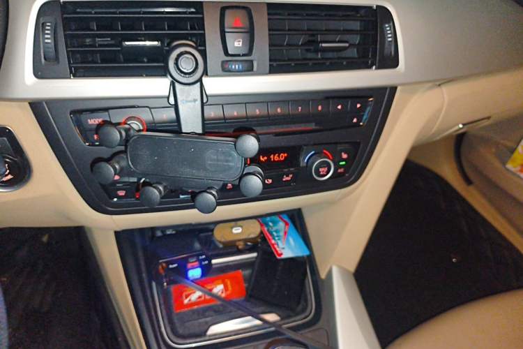 Used BMW 3 Series 2013 320i Sport Edition Audio And AC Panel