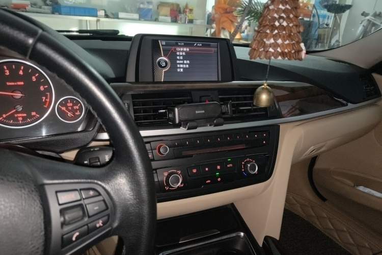 Used BMW 3 Series 2013 320Li Fashion Model Audio And AC Panel