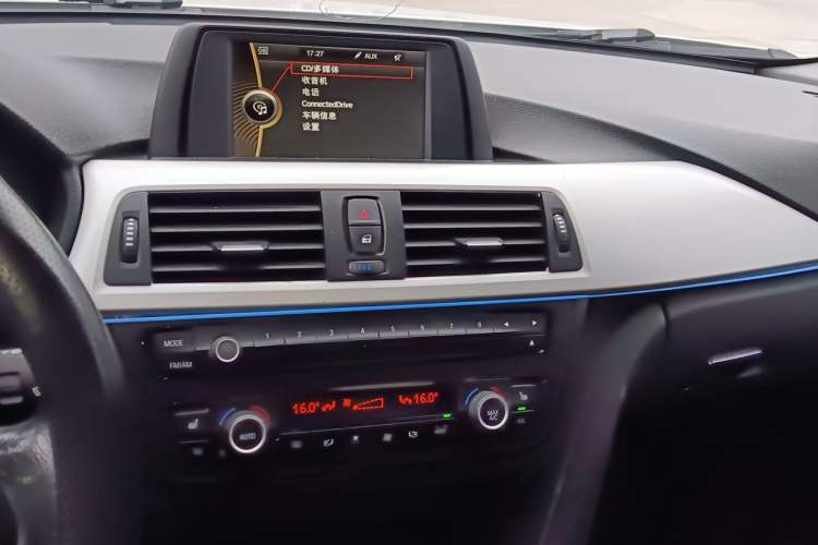 Used BMW 3 Series 2013 320i Sport Edition Audio And AC Panel