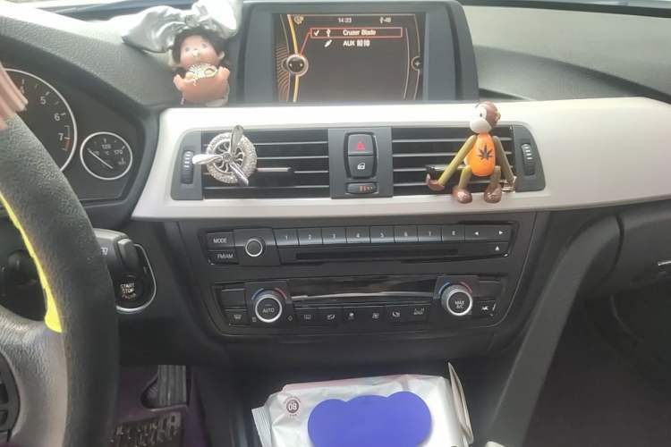 Used BMW 3 Series 2013 320Li Fashion Model Audio And AC Panel