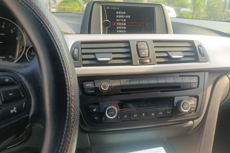 Used BMW 3 Series 2013 320i Sport Edition Audio And AC Panel
