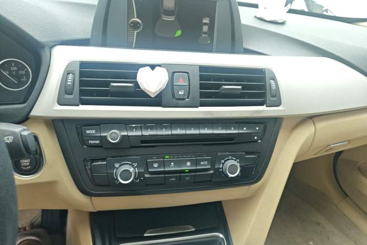 Used BMW 3 Series 2013 320i Active Edition Audio And AC Panel