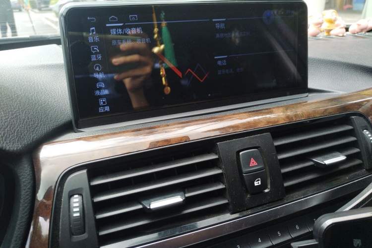 Used BMW 3 Series 2013 320Li Fashion Model Audio And AC Panel