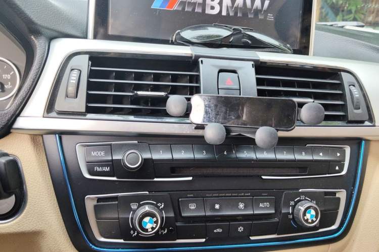 Used BMW 3 Series 2013 320Li Fashion Model Audio And AC Panel
