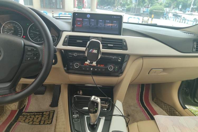 Used BMW 3 Series 2013 320i Sport Edition Audio And AC Panel