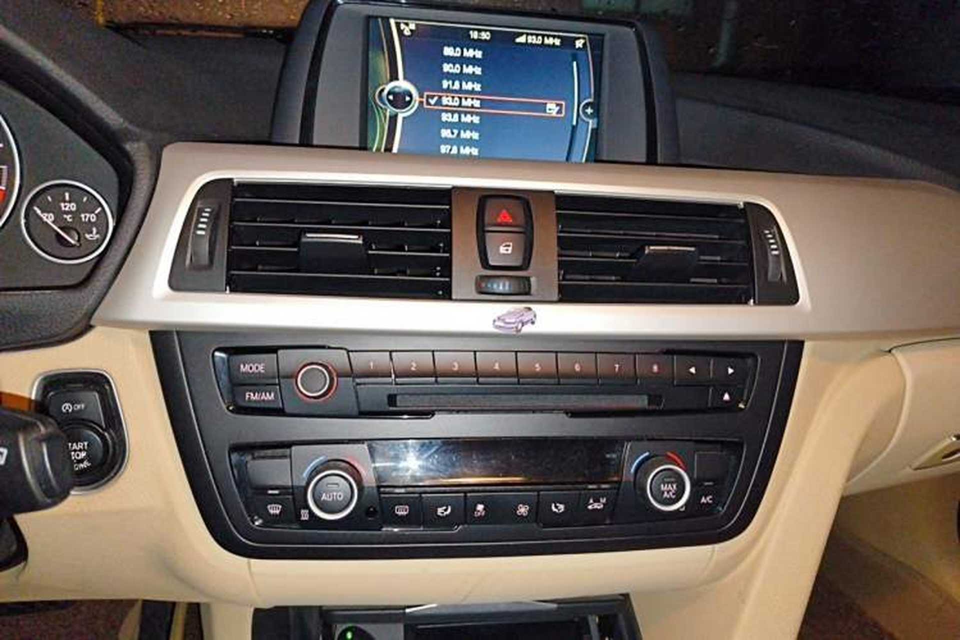 Used BMW 3 Series 2013 320i Sport Touring Edition Audio And AC Panel
