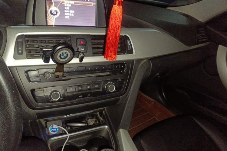 Used BMW 3 Series 2013 320i Active Edition Audio And AC Panel