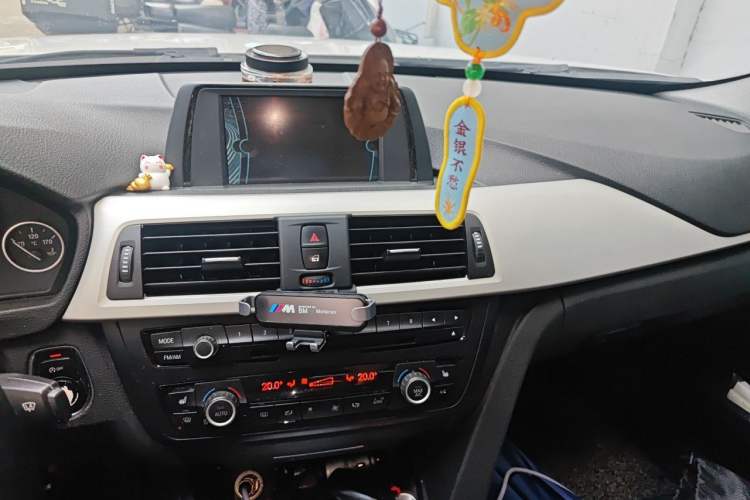 Used BMW 3 Series 2013 320i Sport Edition Audio And AC Panel