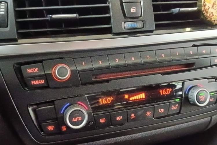 Used BMW 3 Series 2013 328Li Fashion Edition Audio And AC Panel