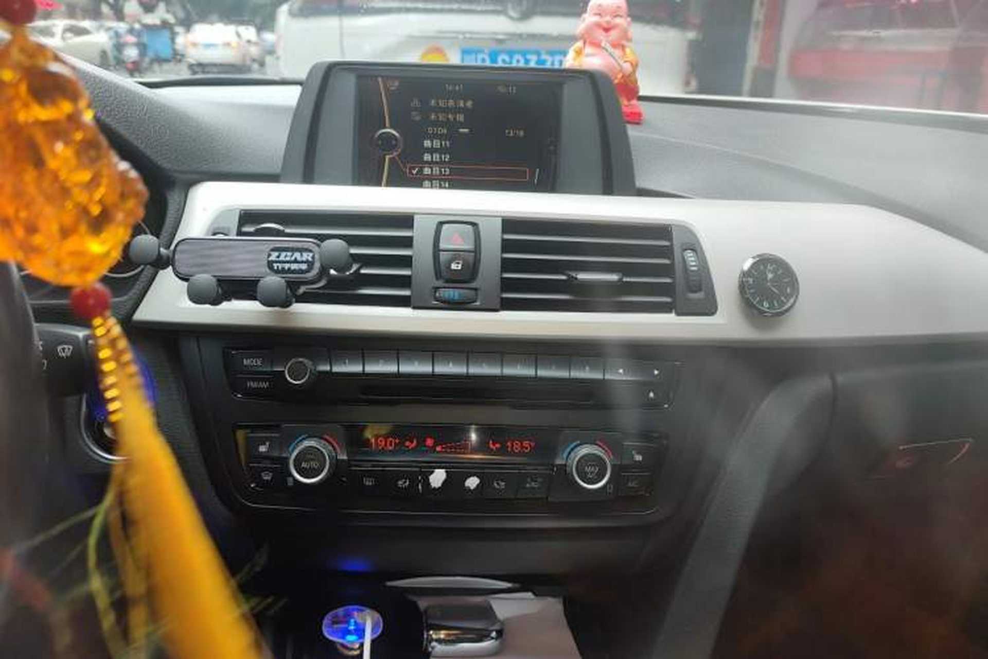 Used BMW 3 Series 2013 320i Sport Edition Audio And AC Panel
